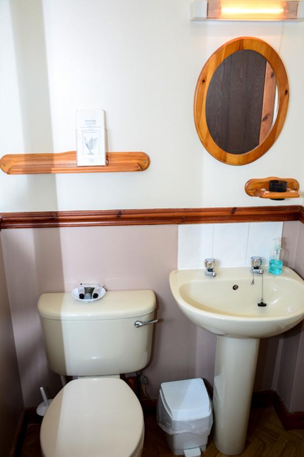 Clarke Cottage Guest House Ντανφέρμλιν Εξωτερικό φωτογραφία
